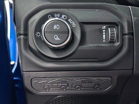 Used 2024 Jeep Gladiator Rubicon w/ Technology Group AWD/4WD image 6