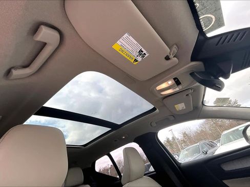 Used 2023 Volvo XC40 B5 Plus w/ Climate Package image 14