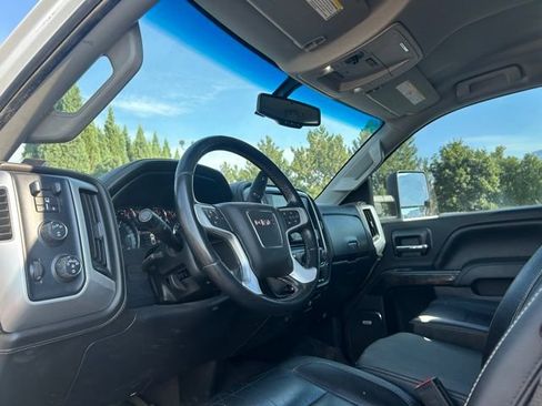 Used 2019 GMC Sierra 2500 SLT w/ Duramax Plus Package AWD/4WD image 22