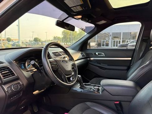 Used 2018 Ford Explorer XLT w/ Equipment Group 202A AWD/4WD image 16