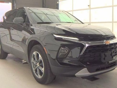 Used 2025 Chevrolet Blazer LT image 4