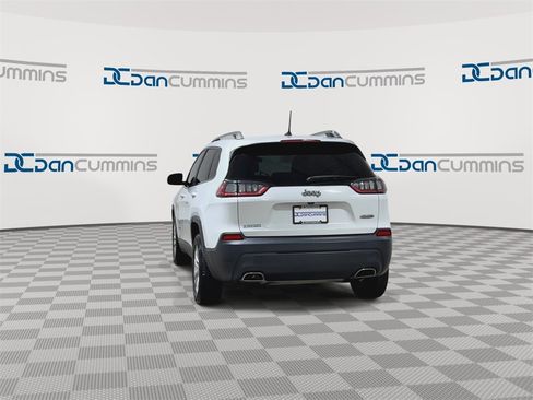 Used 2019 Jeep Cherokee Latitude w/ Popular Appearance Group image 8