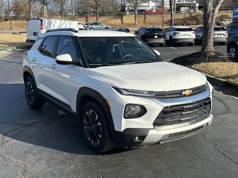 Used 2023 Chevrolet TrailBlazer LT w/ Convenience Package image 3