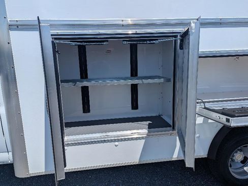 Used 2022 Chevrolet Express 3500 w/ Power Convenience Package RWD image 5