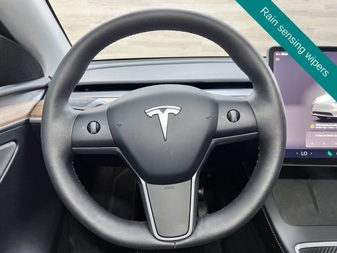 Used 2025 Tesla Model Y Long Range AWD/4WD image 17