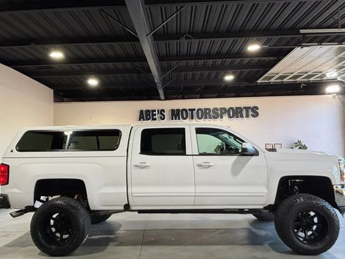 Used 2018 Chevrolet Silverado 1500 LT w/ All Star Edition AWD/4WD image 3