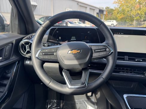 Used 2025 Chevrolet Equinox LT image 27