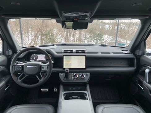 Certified 2024 Land Rover Defender 110 V8 image 22