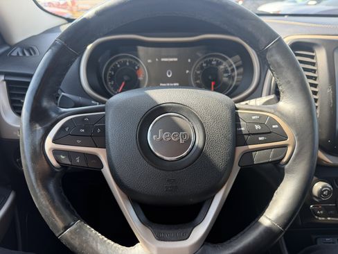 Used 2018 Jeep Cherokee Limited FWD image 12