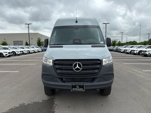 Used 2025 Mercedes-Benz Sprinter 2500 image 3