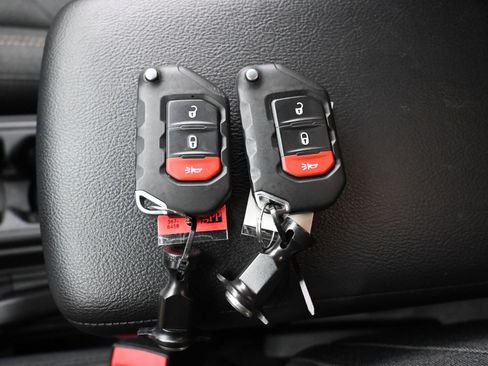 Used 2024 Jeep Gladiator Willys image 33