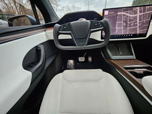 Used 2022 Tesla Model X image 4