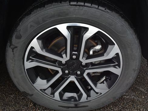 Used 2022 Jeep Compass Limited image 39