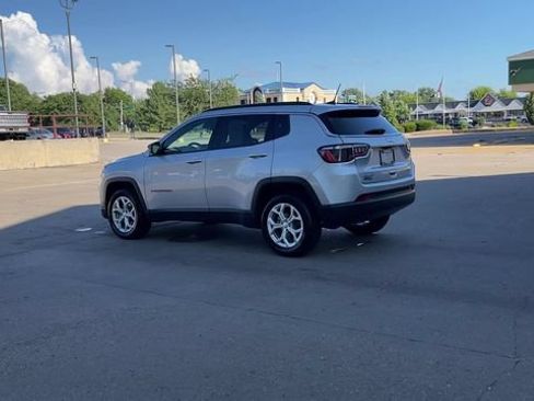 Used 2024 Jeep Compass Latitude AWD/4WD image 6