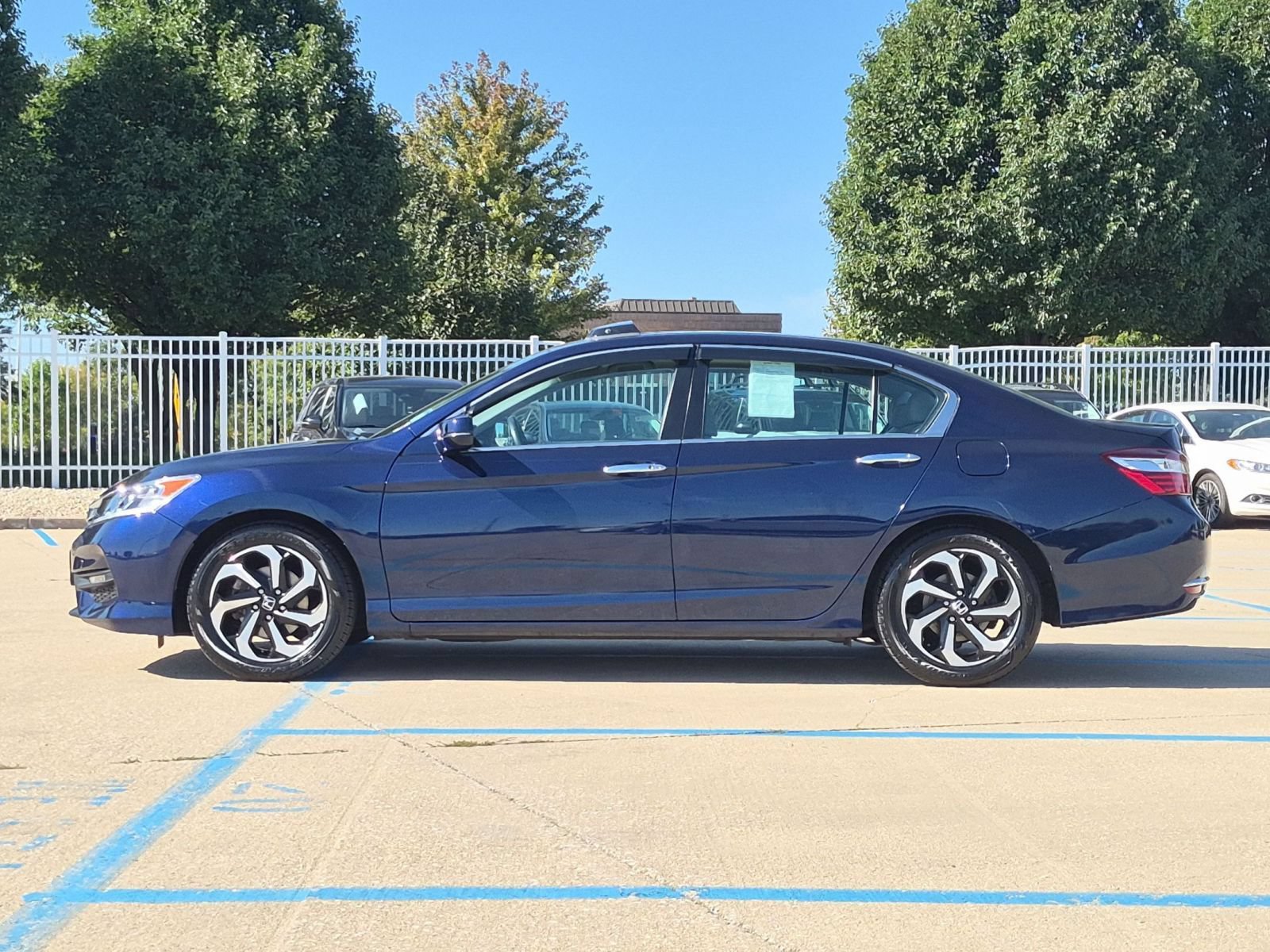 Used 2016 Honda Accord EX-L image 10