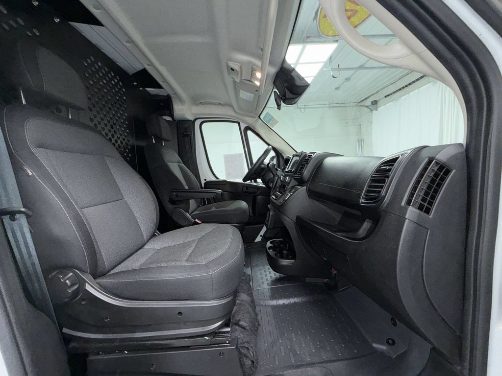 Used 2025 RAM ProMaster 2500 w/ U-Haul Equipment Group FWD image 27