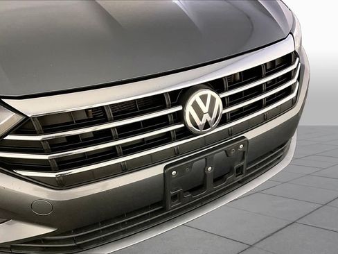 Used 2019 Volkswagen Jetta SE FWD image 32
