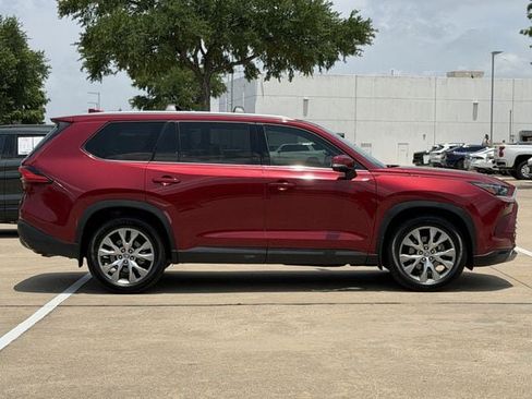 Certified 2024 Toyota Grand Highlander FWD image 3