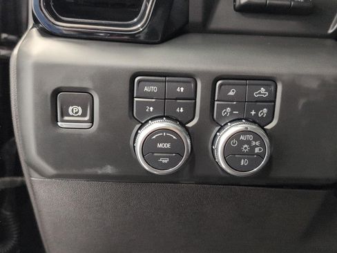 Used 2024 GMC Sierra 2500 AT4 w/ AT4 Premium Plus Package AWD/4WD image 10