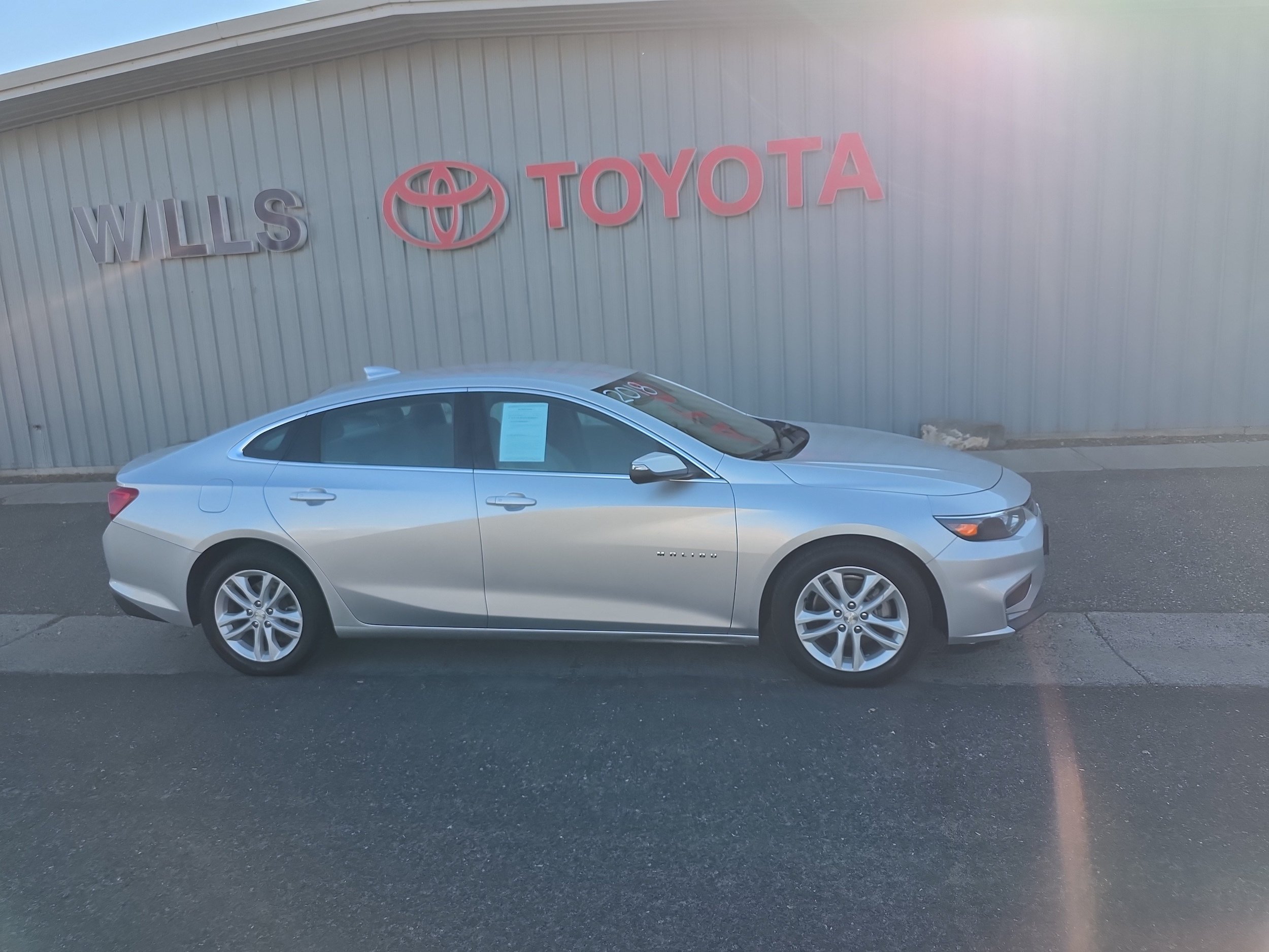 Used 2018 Chevrolet Malibu LT FWD image 1