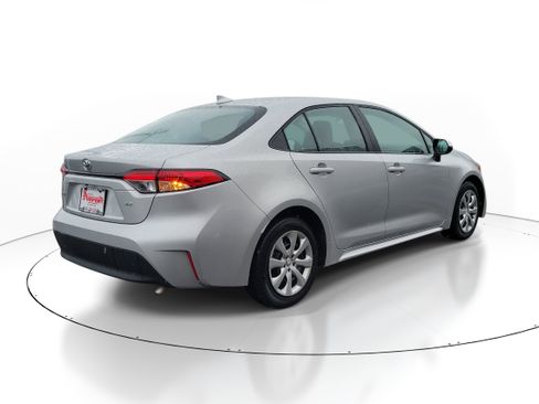 Used 2025 Toyota Corolla LE image 4