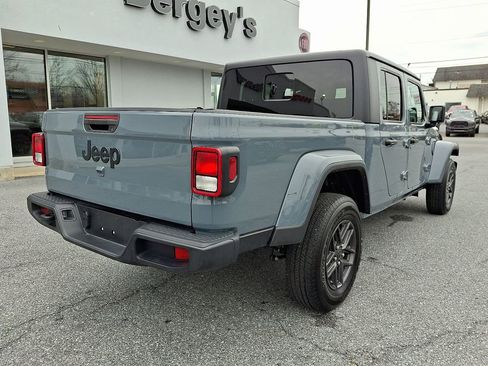 Used 2024 Jeep Gladiator Sport image 7