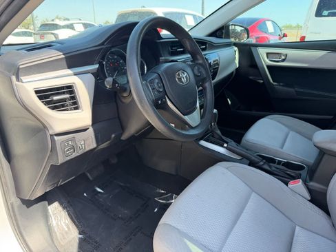 Used 2016 Toyota Corolla LE FWD image 2