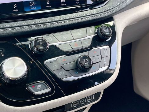 Certified 2024 Chrysler Pacifica Touring-L w/ Road Tripper Package image 15