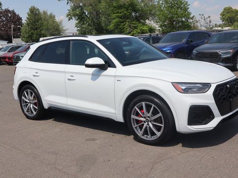 Used 2024 Audi Q5 e Premium Plus w/ Premium Plus Package AWD/4WD image 3