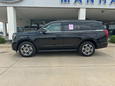 Used 2025 Ford Expedition Active AWD/4WD image 4