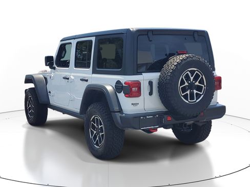 Used 2025 Jeep Wrangler Unlimited Rubicon AWD/4WD image 4