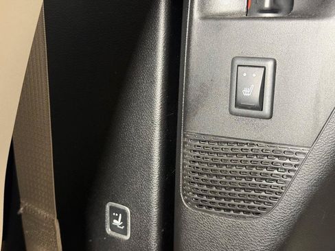 Used 2017 Chrysler Pacifica Limited w/ Advanced Safetytec Group FWD image 29