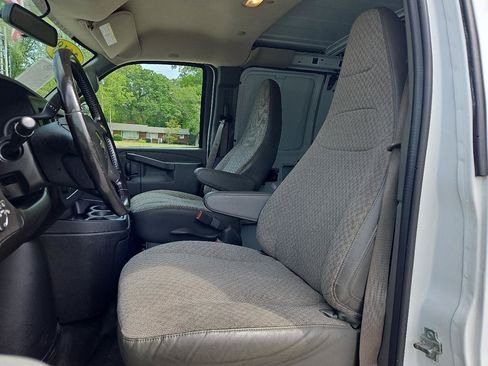 Used 2018 Chevrolet Express 2500 w/ Driver Convenience Package RWD image 11