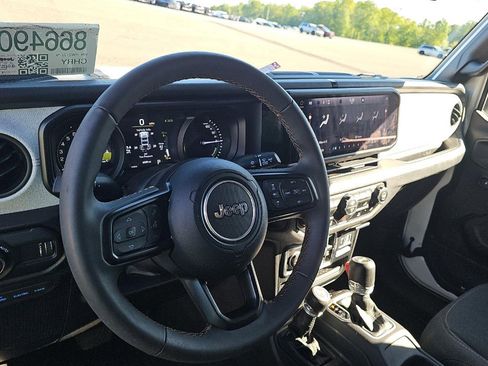 Used 2024 Jeep Wrangler Unlimited AWD/4WD image 9