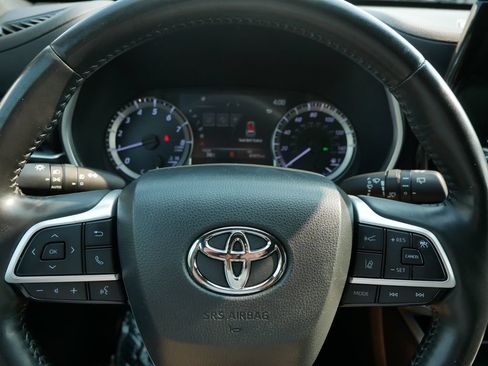 Used 2023 Toyota Highlander XSE AWD/4WD image 25