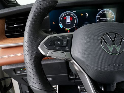 New 2026 Volkswagen Tiguan SEL R-Line AWD/4WD image 10