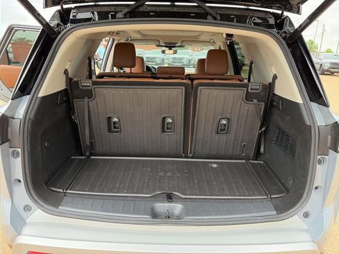 Used 2025 Nissan Pathfinder Platinum w/ Cargo Package image 9