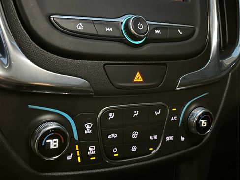 Used 2020 Chevrolet Equinox LT w/ Midnight Edition image 17