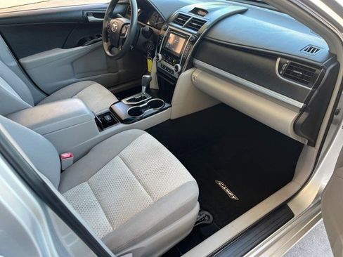 Used 2013 Toyota Camry LE image 5