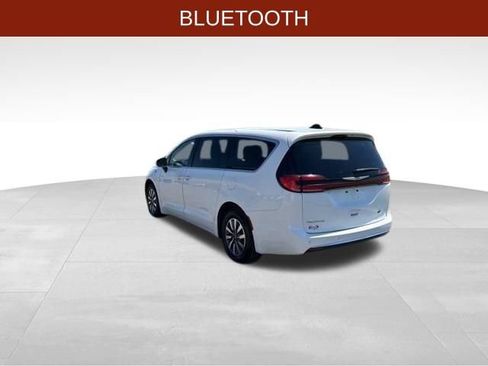 Used 2023 Chrysler Pacifica Touring-L FWD image 5