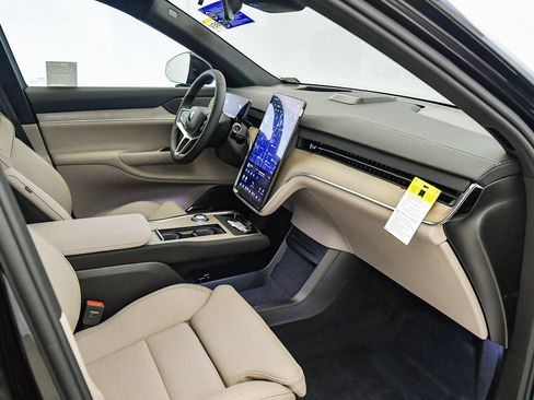 New 2025 Volvo EX90 Ultra w/ Protection Package Premier image 16