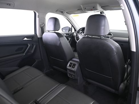 Used 2018 Volkswagen Tiguan SE AWD/4WD image 17