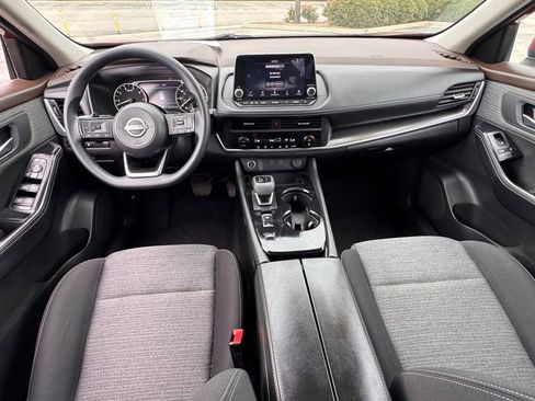 Certified 2023 Nissan Rogue SV FWD image 18