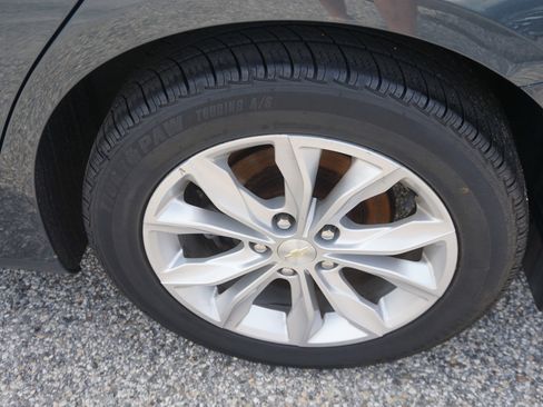 Used 2019 Chevrolet Malibu LT FWD image 9