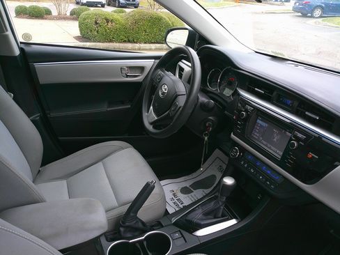 Used 2016 Toyota Corolla LE image 33