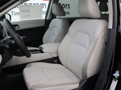 New 2026 Nissan Pathfinder SL FWD image 13