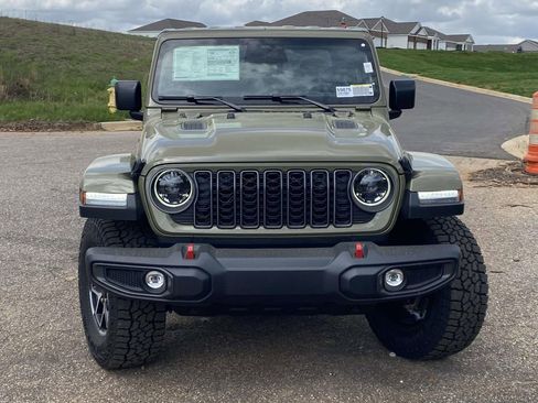 New 2026 Jeep Gladiator Rubicon w/ Steel Power Dome Hood Package AWD/4WD image 27