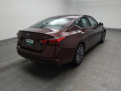Used 2024 Nissan Altima 2.5 SV FWD image 9