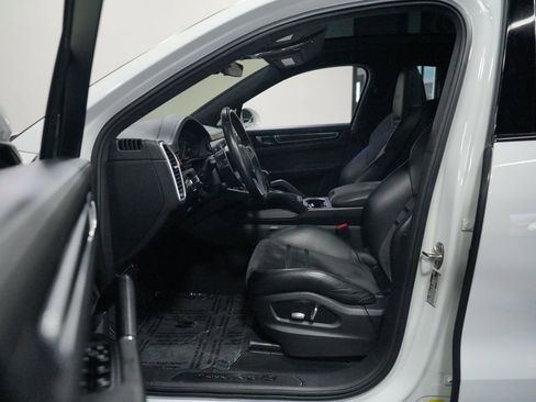 Used 2021 Porsche Cayenne GTS AWD/4WD image 30