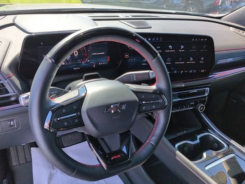 Used 2025 Chevrolet Traverse RS w/ LPO, Floor Liner Package FWD image 13